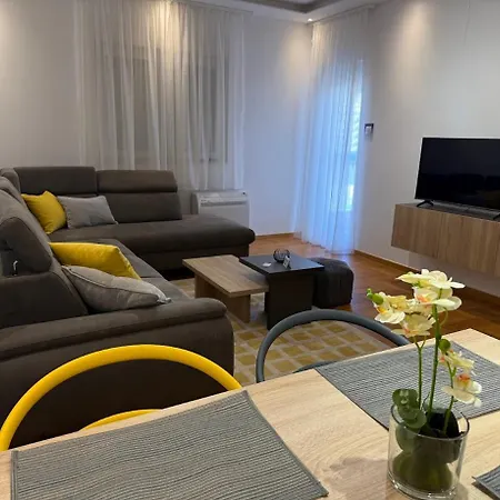 Acros Apartment *